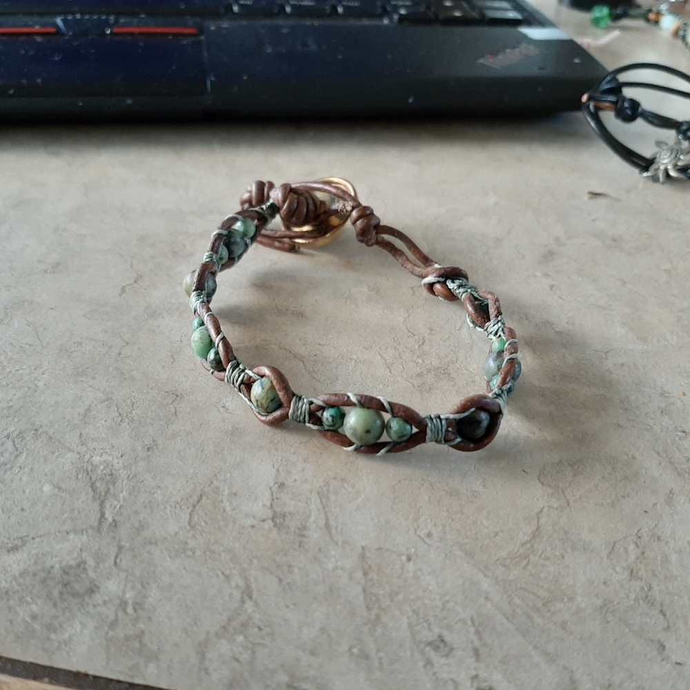 Single wrap leather bracelet